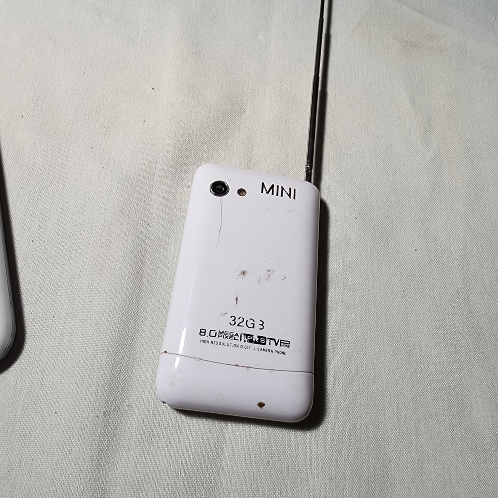 Phones - Picture 6 of 6